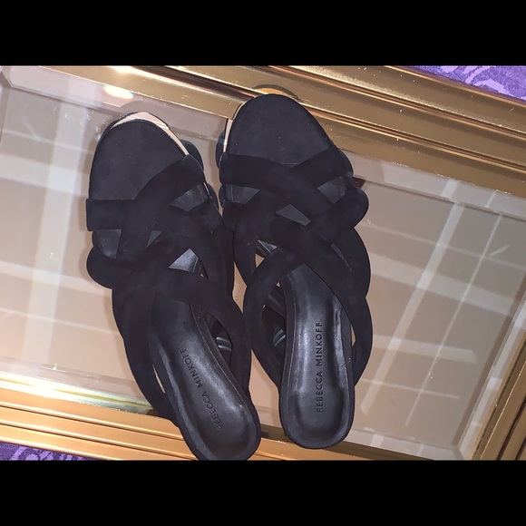 Black Pumps - Picture 12 of 12